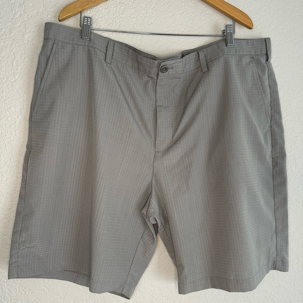 Izod Golf Shorts Men’s 44 Gray Inseam 9”